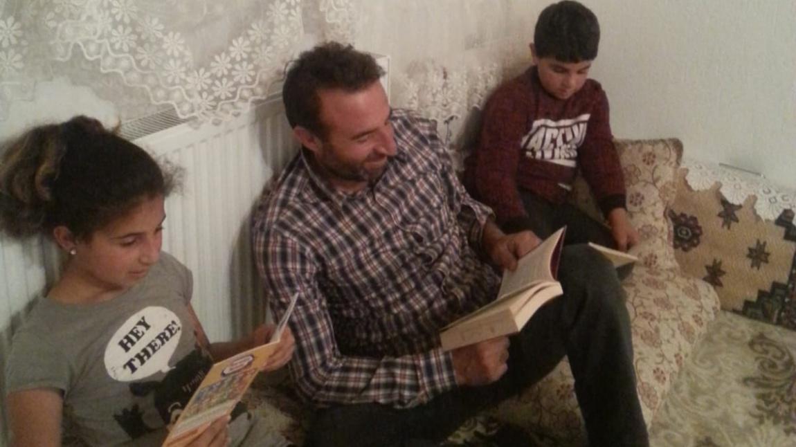 ''Cihanbeyli'de her ev bir kütüphane'' projesi kapsamında okulumuz öğrenci ve aileleri her gün  20:00 ve 20:30 saatleri arası kitap okuyor.